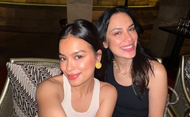 Eva Celia bersama ibu, Sophia Latjuba. [Instagram @evacelia]